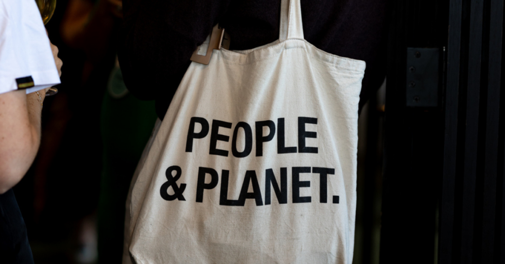 People and planet written on a white tote bag